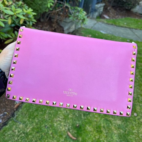 Authentic Valentino Garavani rockstud clutch - Picture 4 of 17